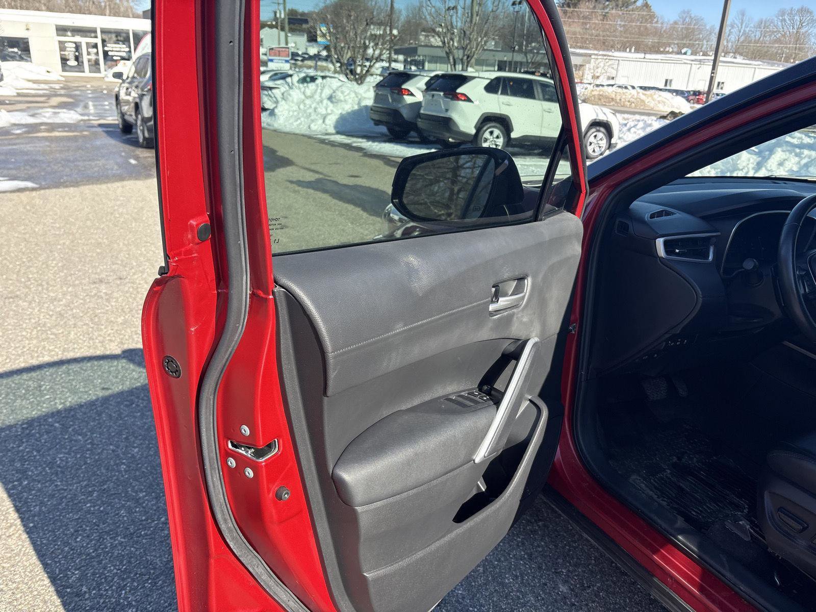 Used 2023 Toyota Corolla Cross XSE w/ Convenience Package image 9