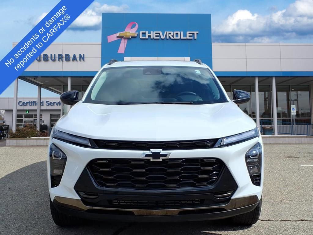 Used 2025 Chevrolet Trax ACTIV w/ Sunroof Package image 2