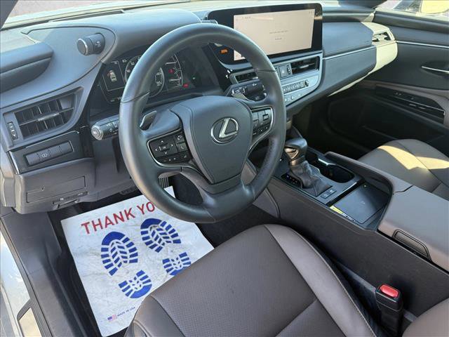 Used 2025 Lexus ES 300h w/ Premium Package image 12