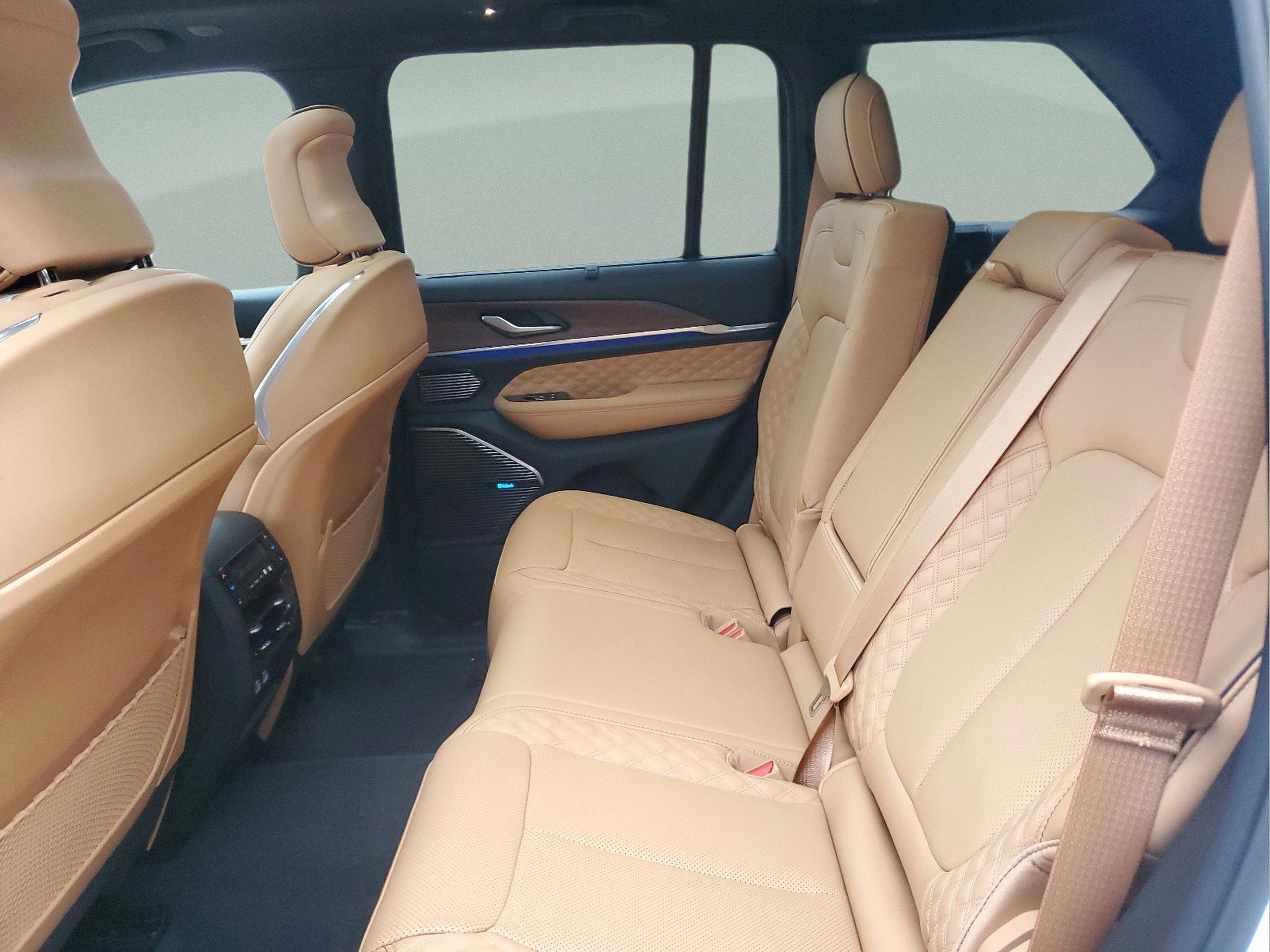 Used 2024 Jeep Grand Cherokee Summit w/ Advanced Protech Group IV AWD/4WD image 6