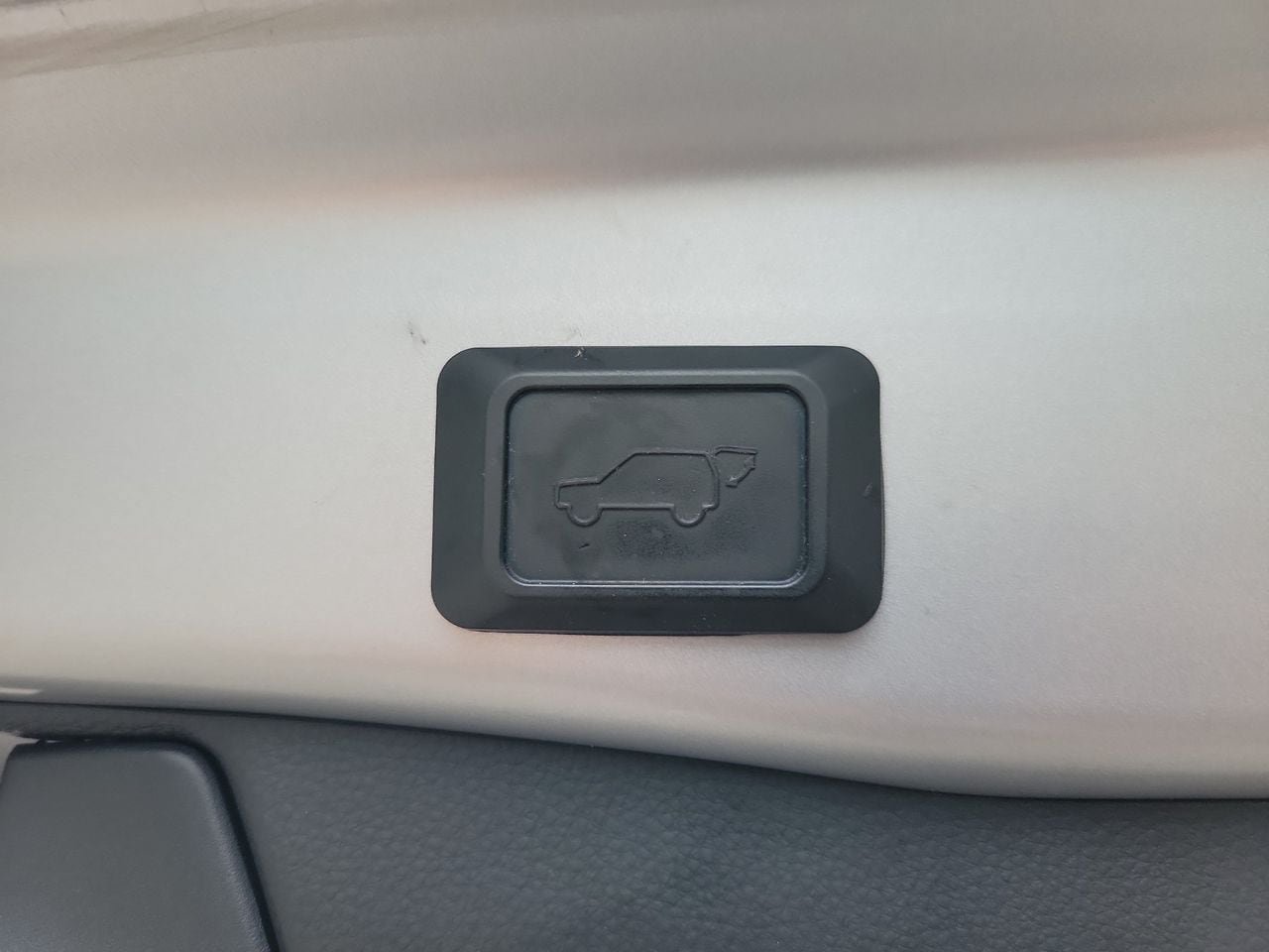 Used 2020 Toyota RAV4 XLE w/ Convenience Package AWD/4WD image 9
