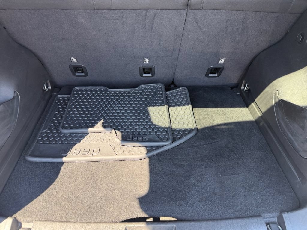 Used 2023 Jeep Renegade Latitude AWD/4WD image 19