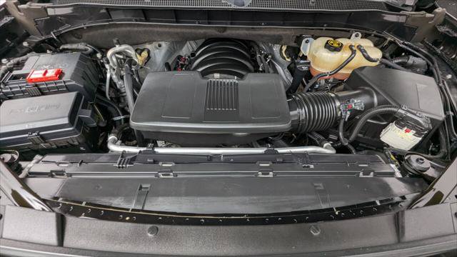 Used 2022 Chevrolet Suburban Z71 w/ Luxury Package AWD/4WD image 33