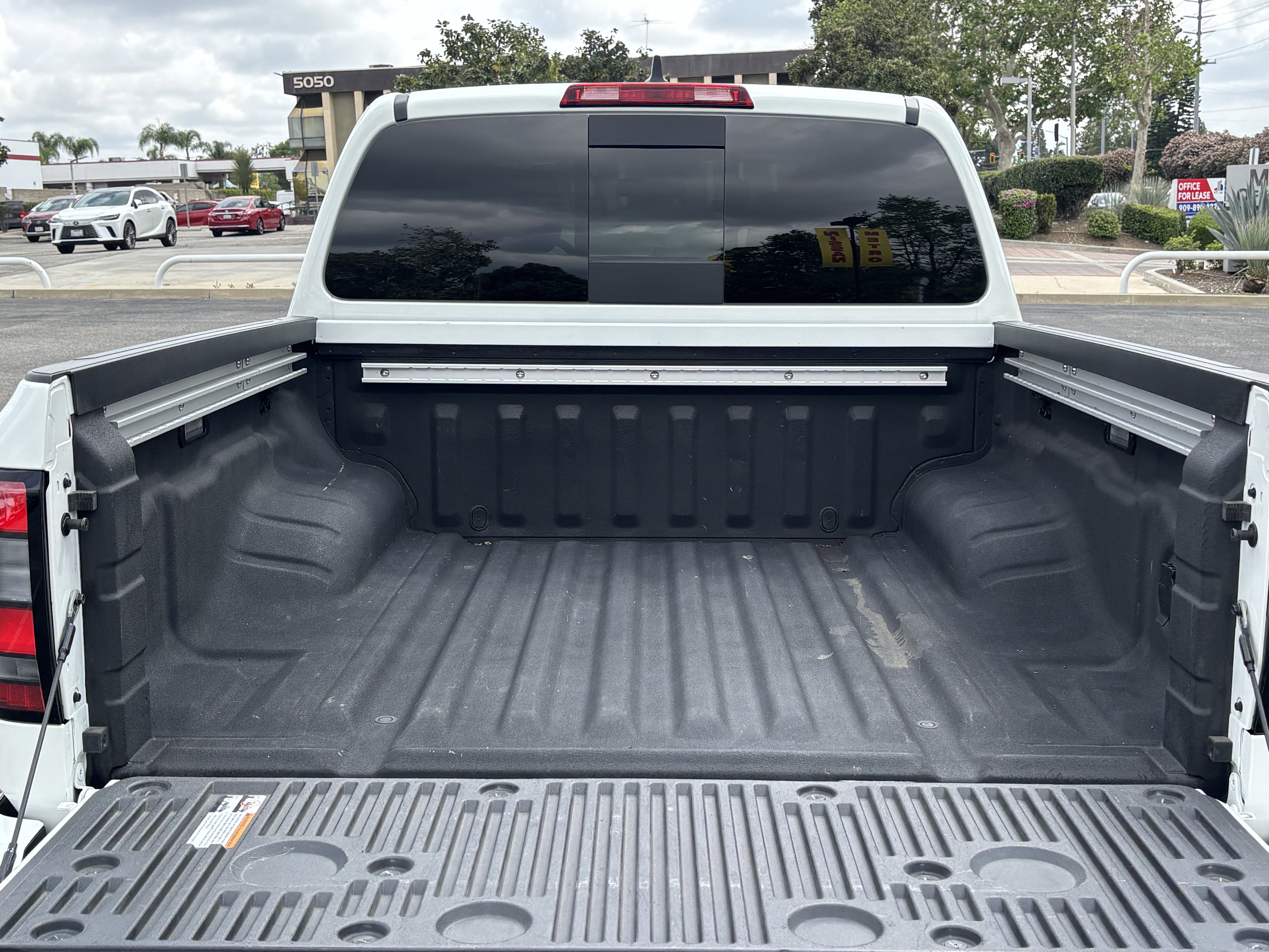 Used 2024 Nissan Frontier SV w/ SV Convenience Package RWD image 14