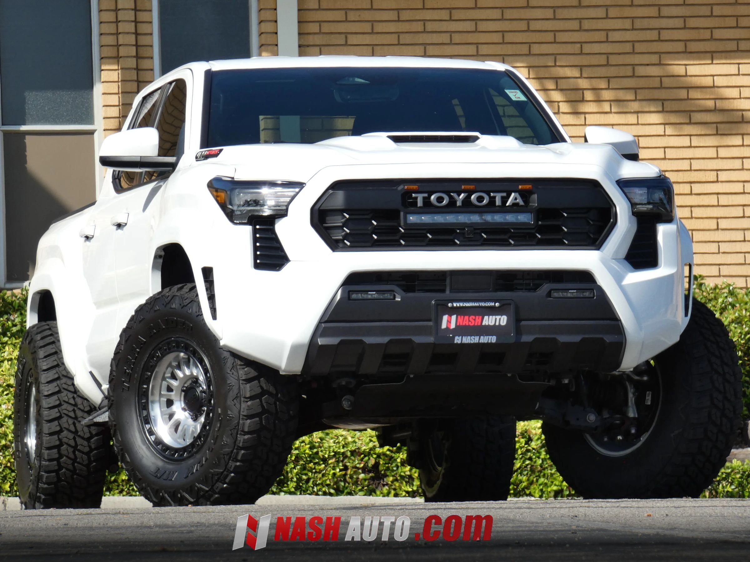 Used 2025 Toyota Tacoma TRD Sport AWD/4WD image 1