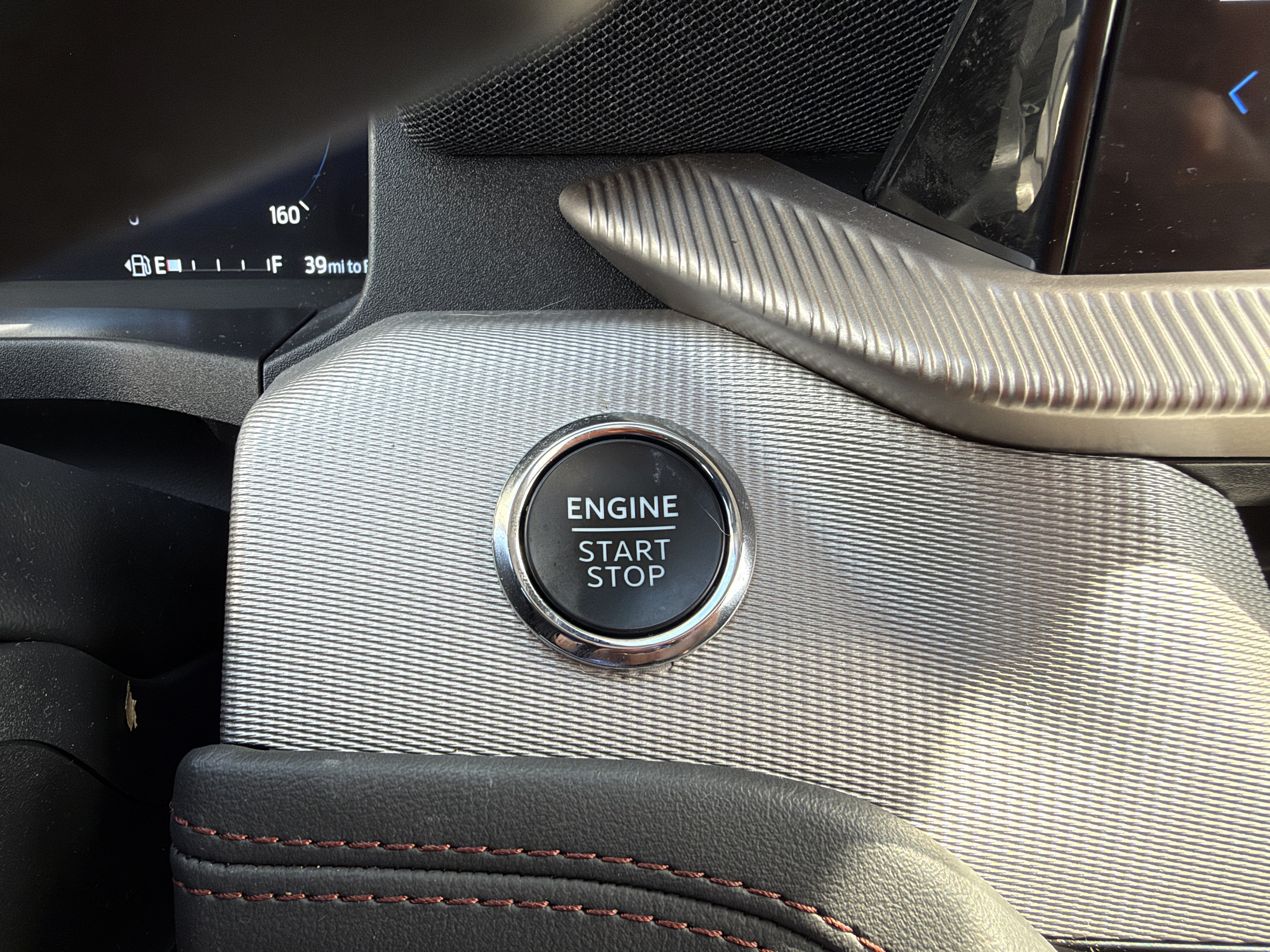 Used 2025 Ford Explorer Active w/ Active Comfort Package AWD/4WD image 19