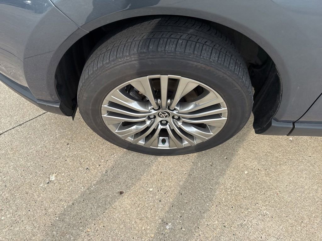 Used 2023 Toyota Venza Limited AWD/4WD image 13