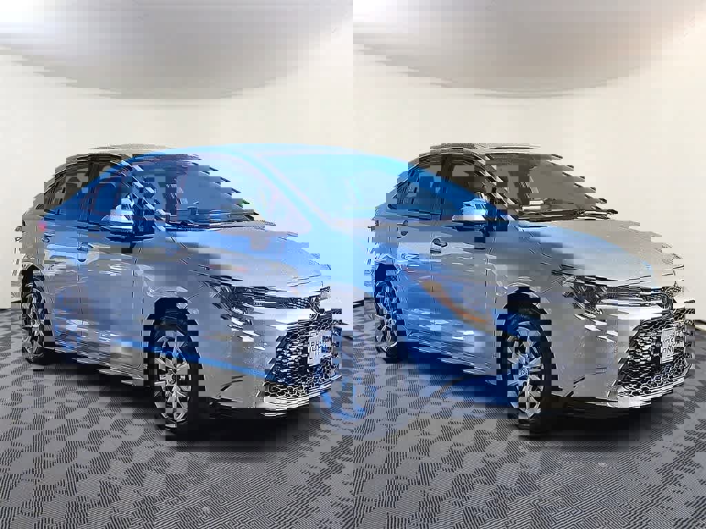 Used 2022 Toyota Corolla LE image 3