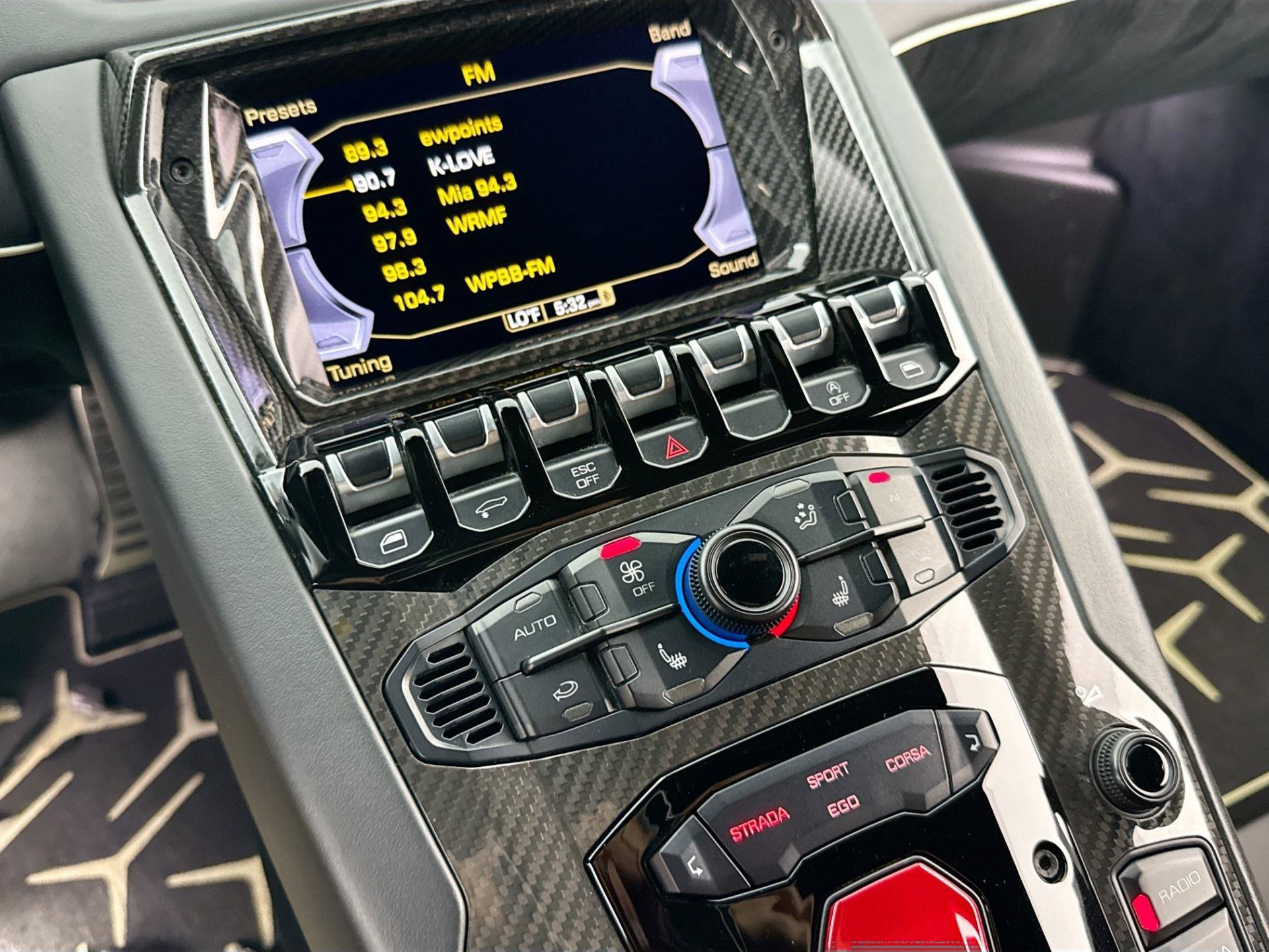 Used 2020 Lamborghini Aventador SVJ AWD/4WD image 6
