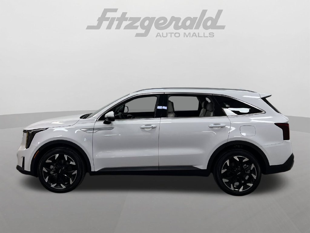 Used 2025 Kia Sorento EX FWD image 2