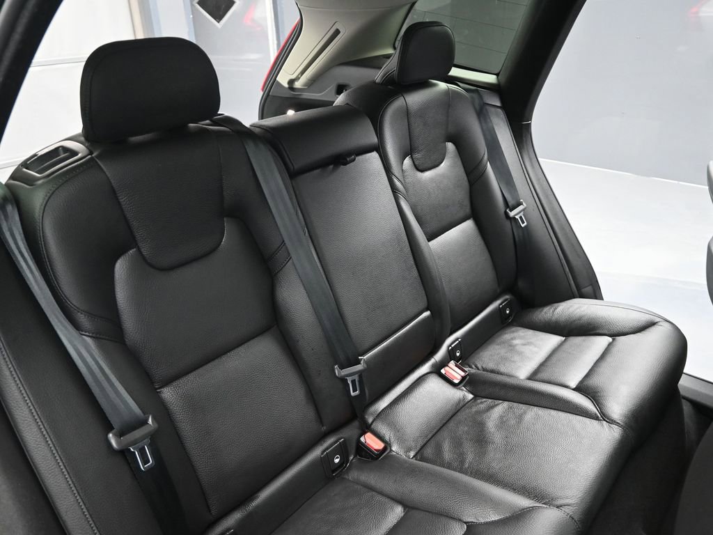 Used 2025 Volvo XC60 B5 Plus image 13