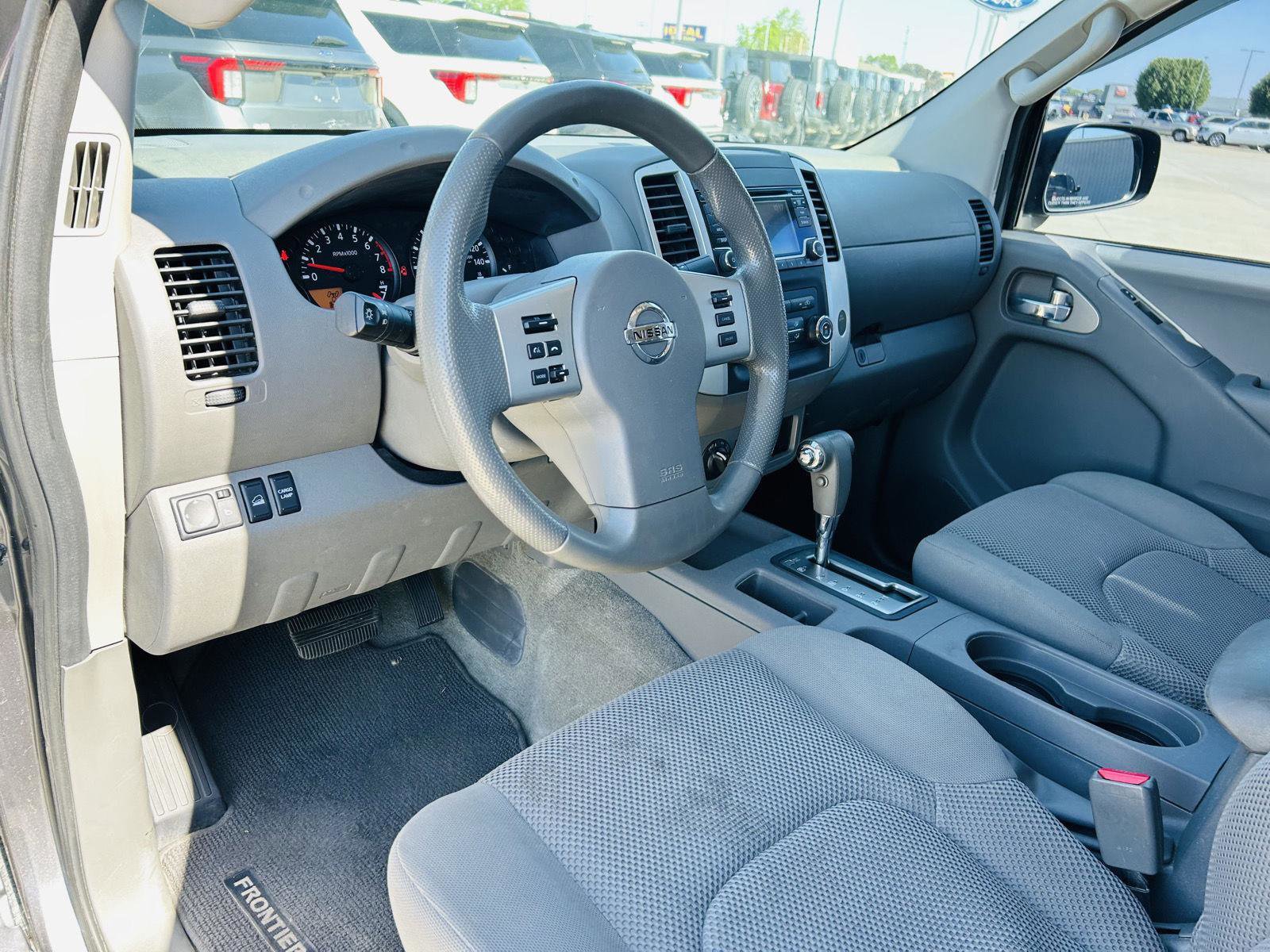 Used 2016 Nissan Frontier SV AWD/4WD image 7