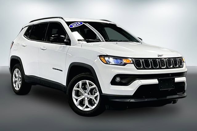 Used 2024 Jeep Compass Latitude AWD/4WD image 1