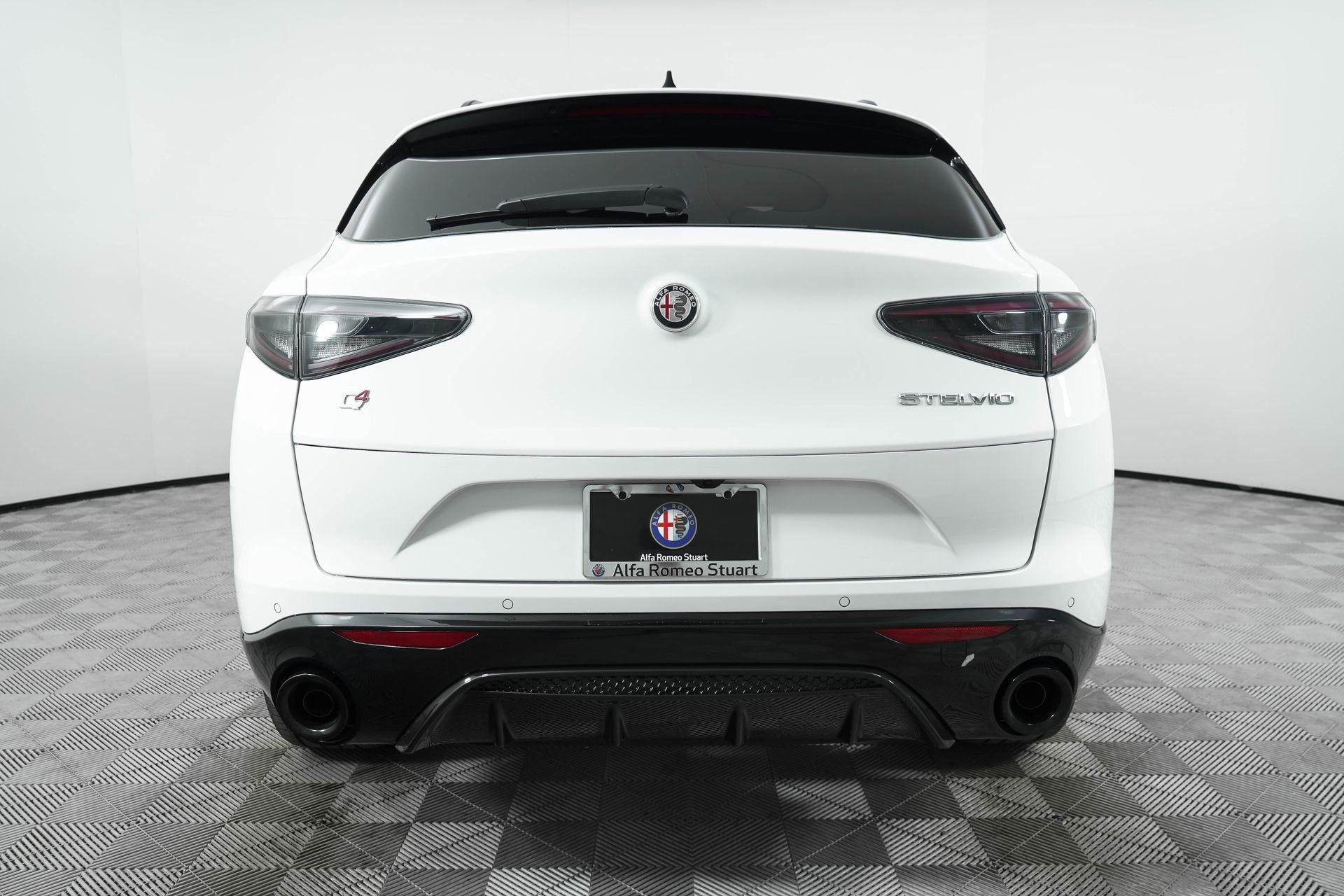 New 2025 Alfa Romeo Stelvio Sprint image 6