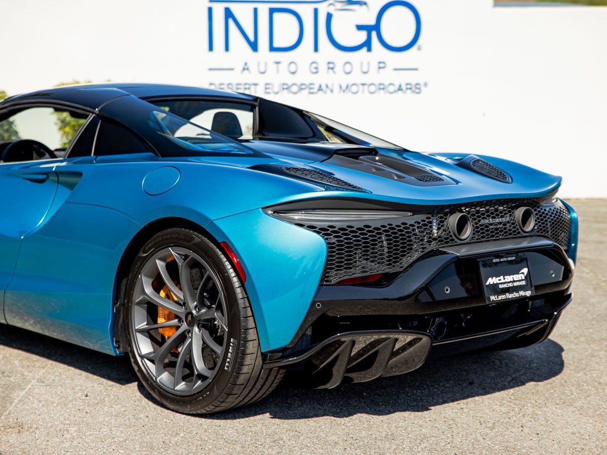 Used 2025 McLaren Artura Spider image 12