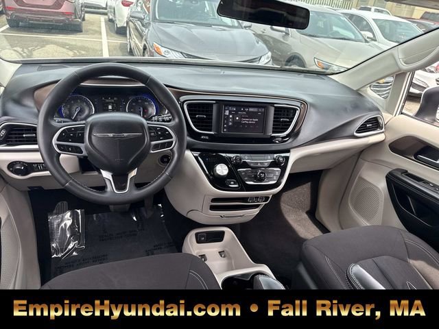 Used 2022 Chrysler Voyager LX image 13