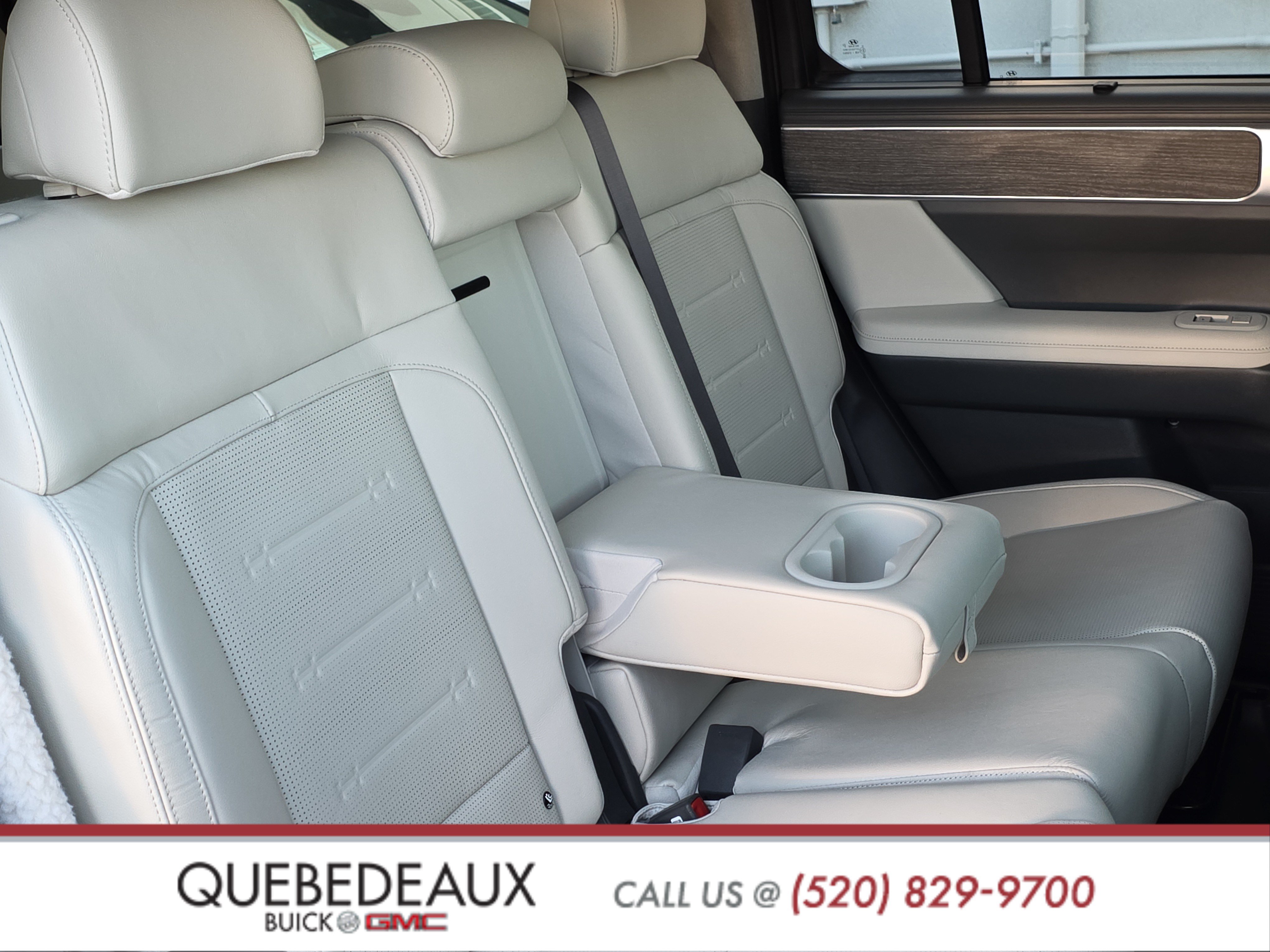 Used 2025 Hyundai Santa Fe Limited FWD image 28