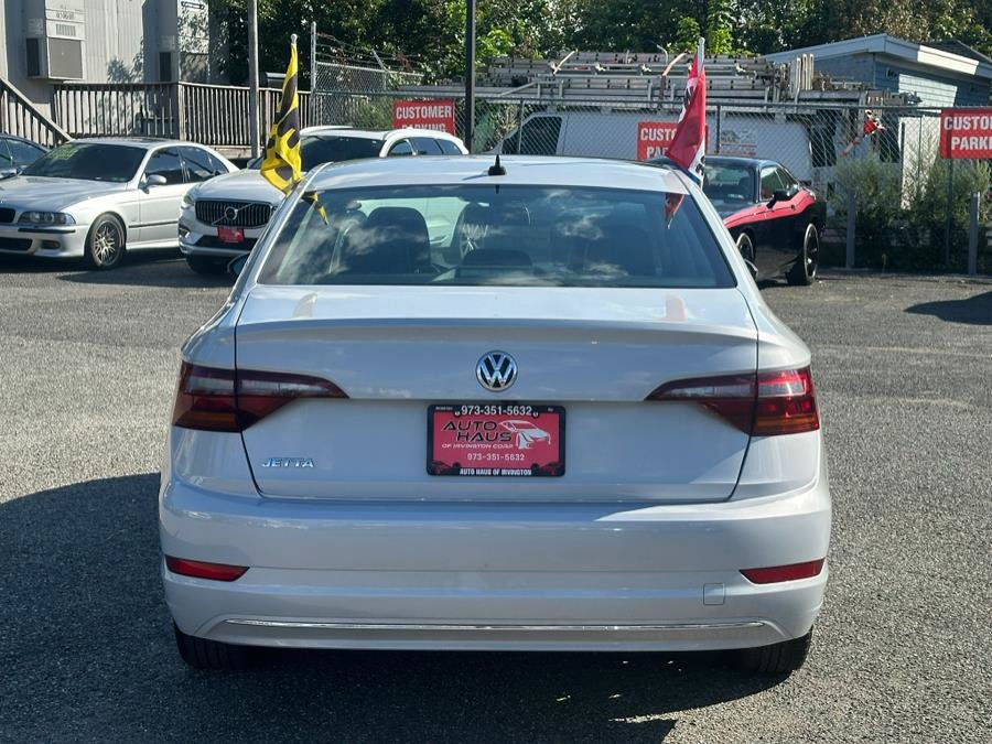 Used 2019 Volkswagen Jetta SE w/ Cold Weather Package FWD image 5