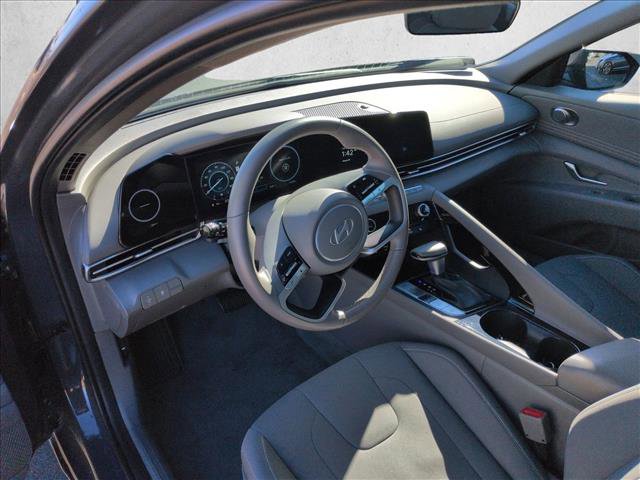 Used 2024 Hyundai Elantra SEL w/ Convenience Package image 10