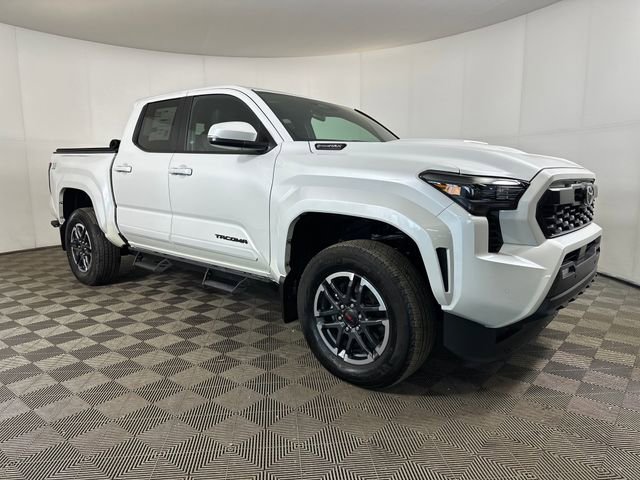 Used 2025 Toyota Tacoma TRD Sport w/ TRD Sport Upgrade Package image 2