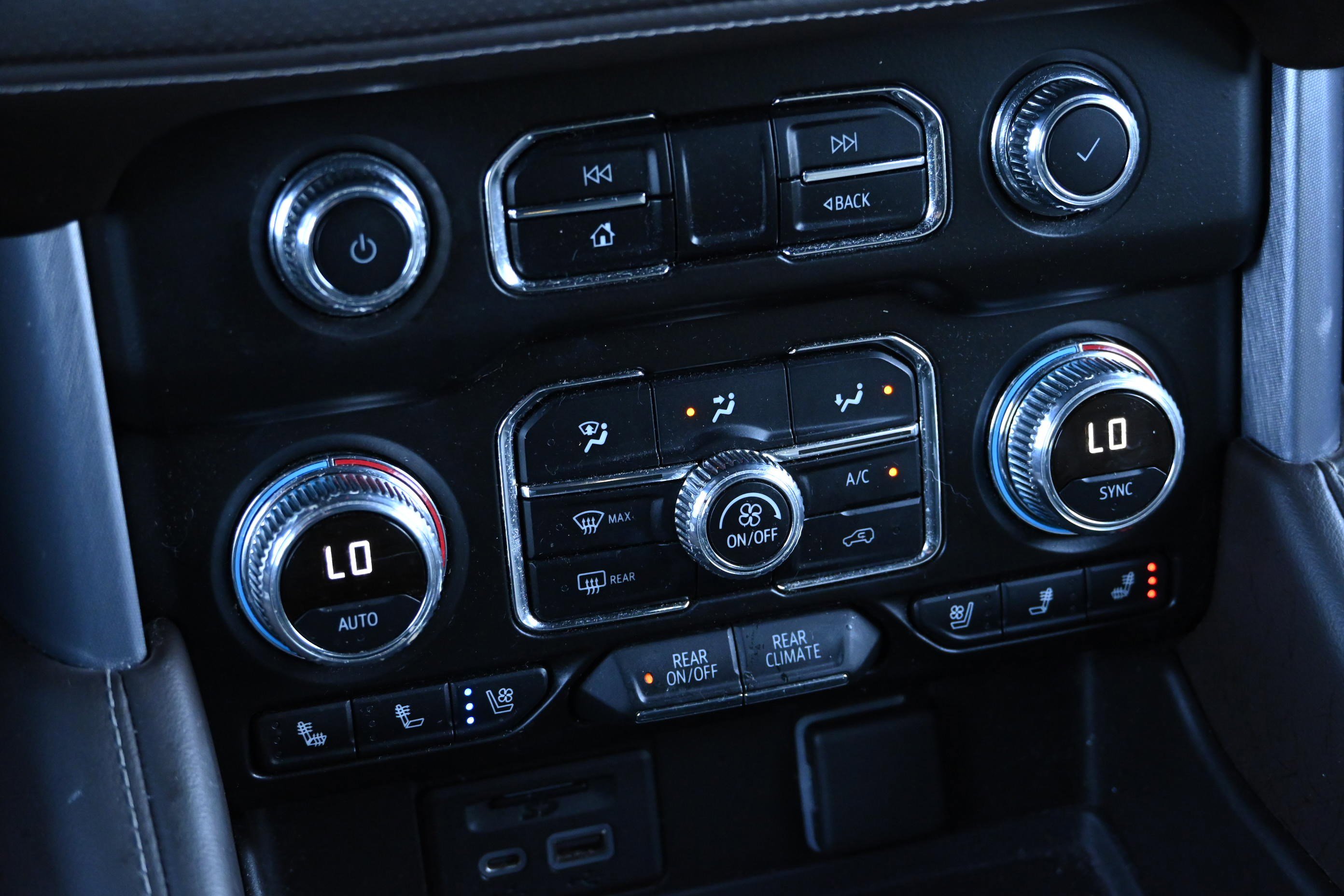 Used 2021 GMC Yukon SLT w/ SLT Premium Package image 19