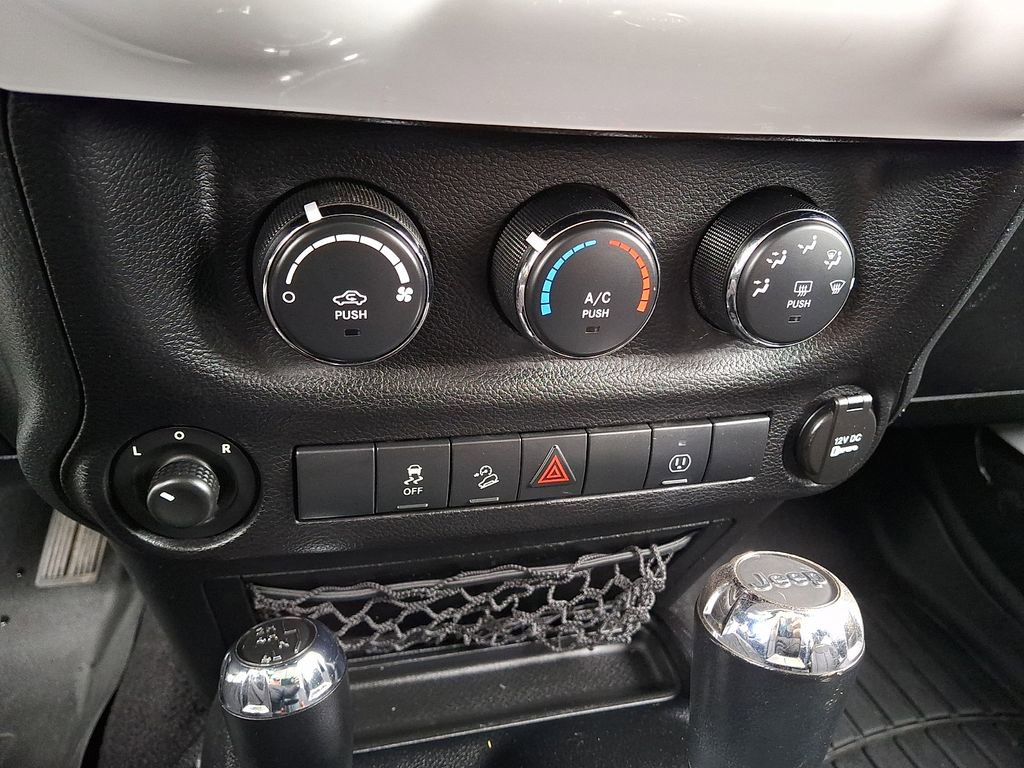 Used 2013 Jeep Wrangler Sahara w/ Dual Top Group image 17