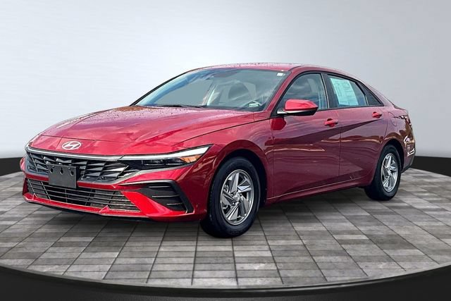 Used 2025 Hyundai Elantra SE