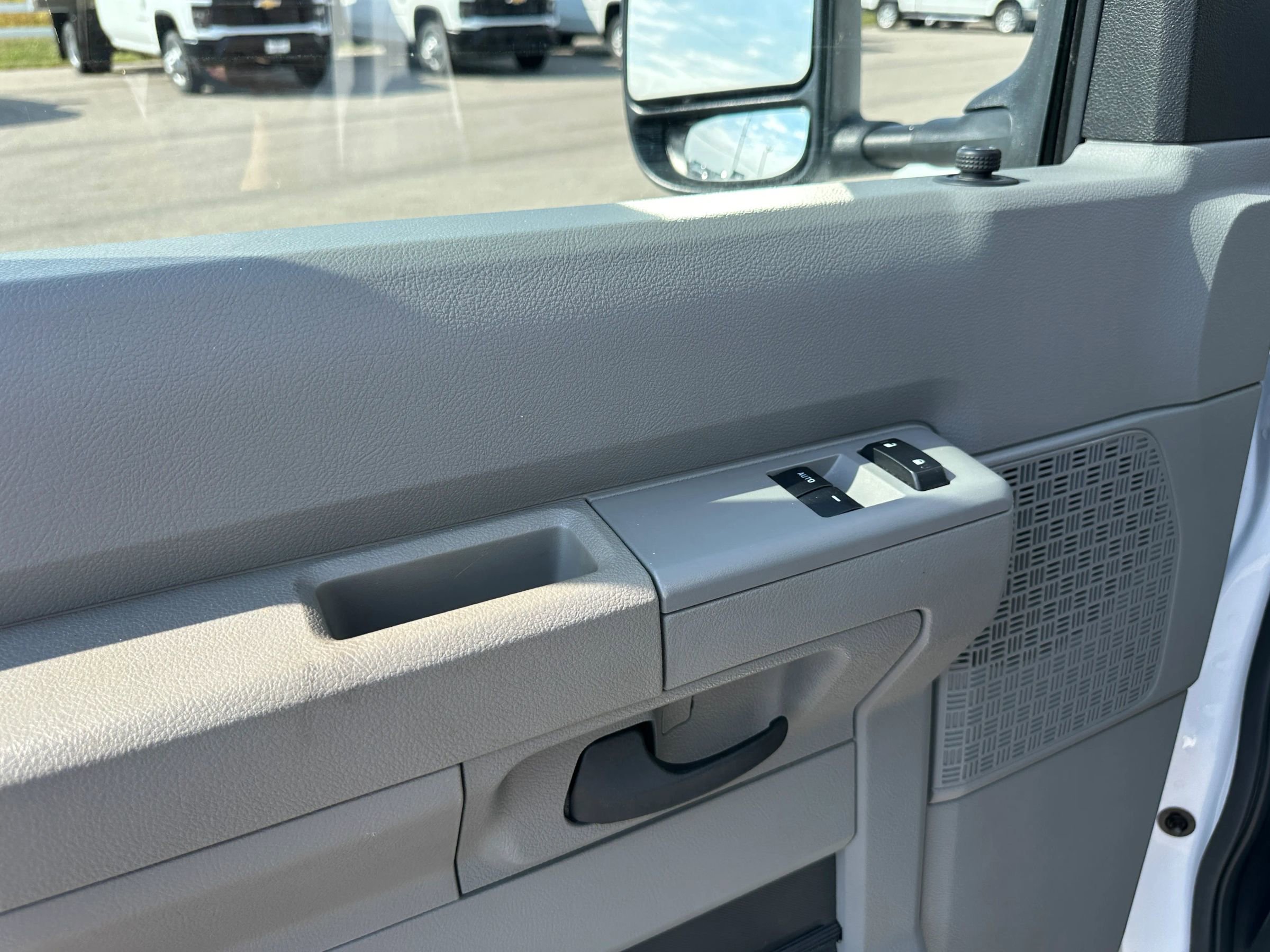 Used 2024 Ford E-450 and Econoline 450 Super Duty w/ Power Windows & Locks Group image 22