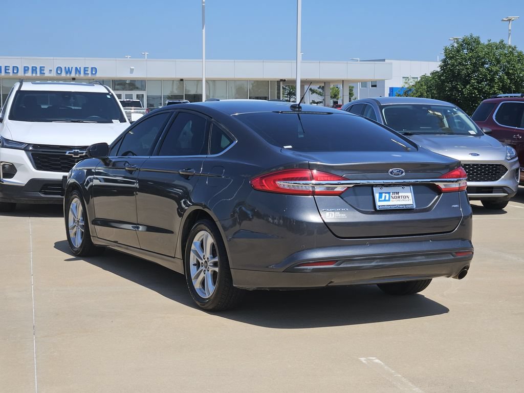 Used 2018 Ford Fusion SE w/ Fusion SE Technology Package FWD image 5