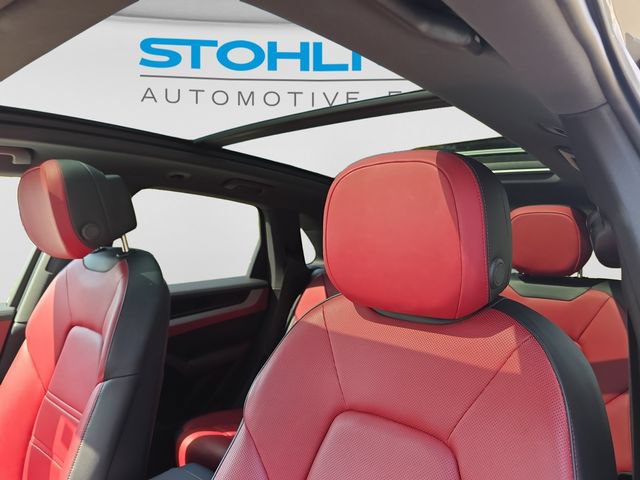 Used 2024 Porsche Cayenne AWD/4WD image 12