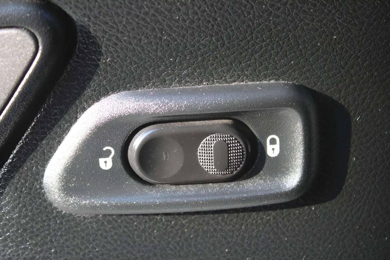 Used 2017 Jeep Wrangler Unlimited Sport w/ Quick Order Package 24S AWD/4WD image 20