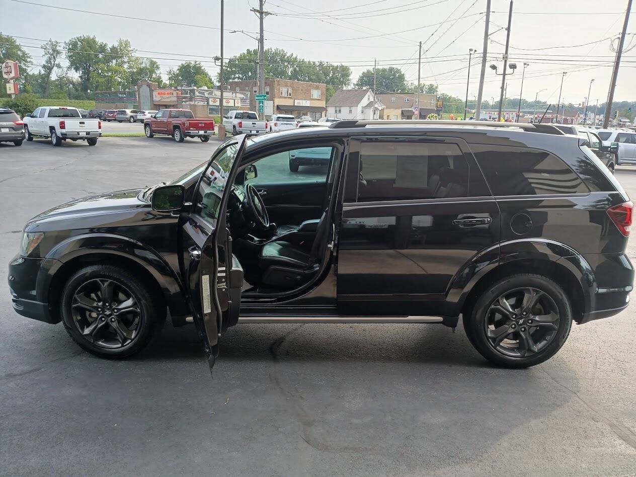 Used 2019 Dodge Journey Crossroad FWD image 2