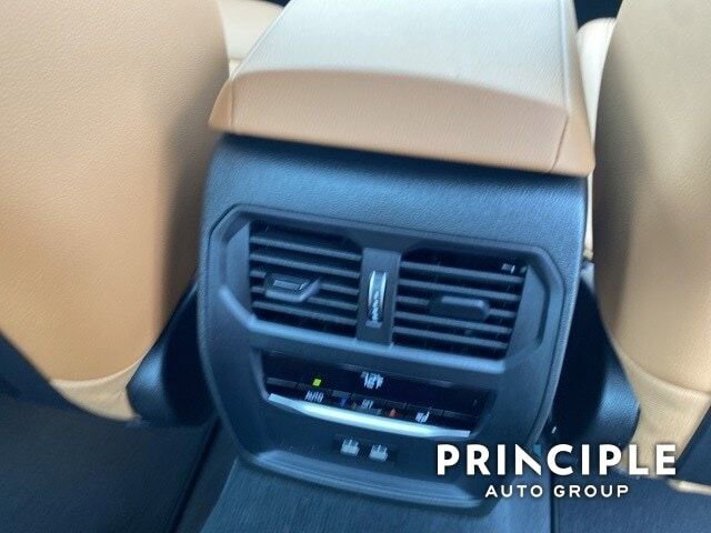 New 2023 BMW 330i Sedan w/ Convenience Package image 15