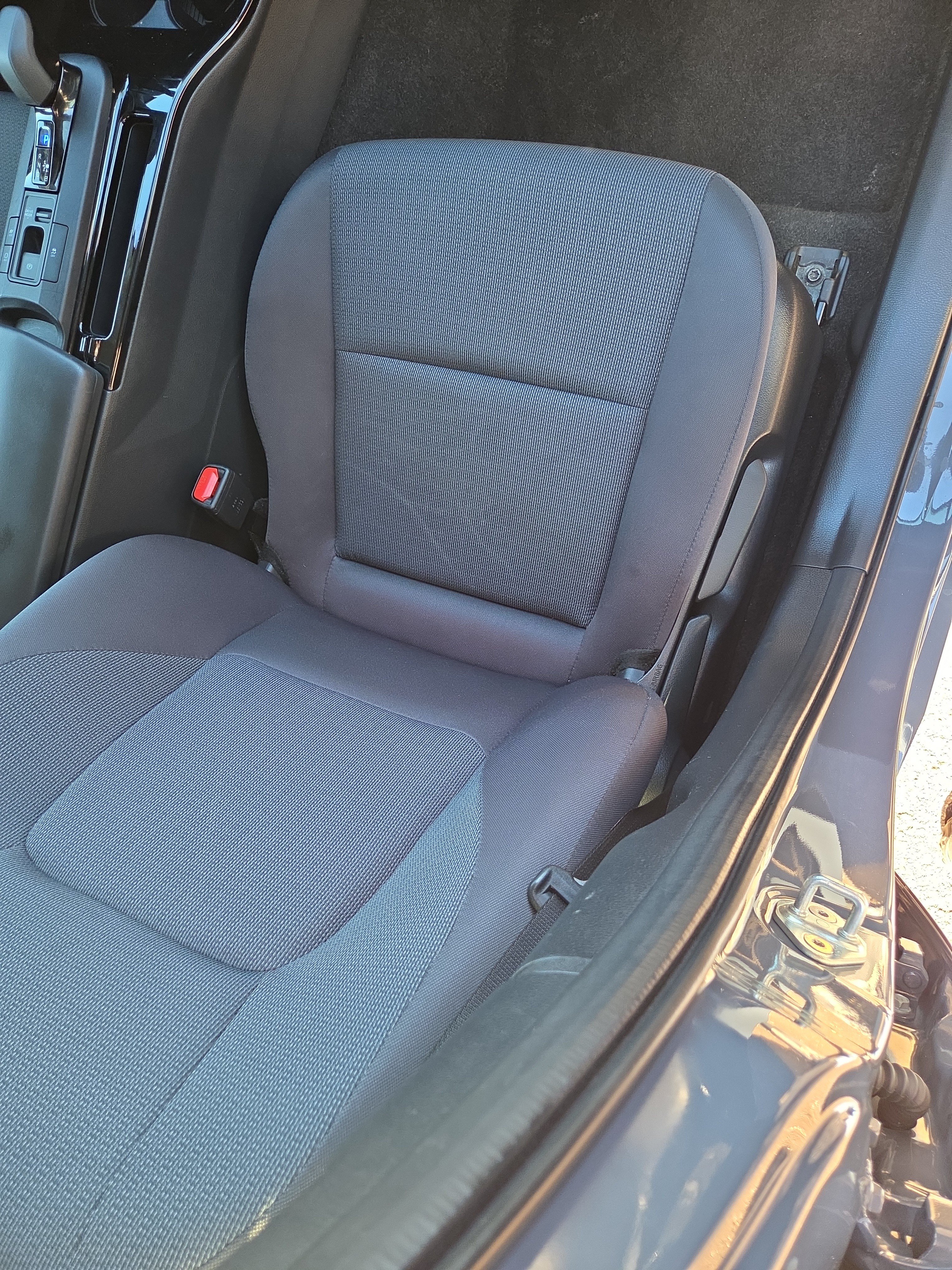 Certified 2025 Toyota Prius LE FWD image 16