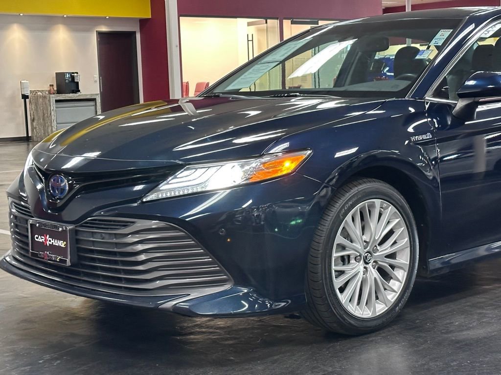 Used 2018 Toyota Camry XLE image 11