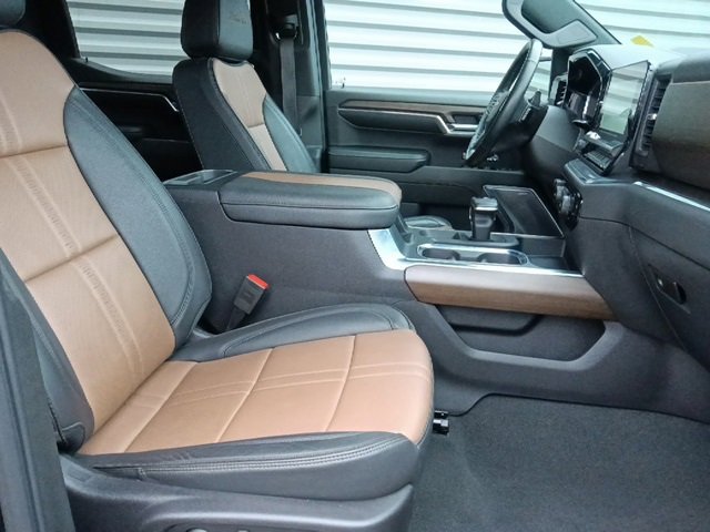 Used 2024 Chevrolet Silverado 1500 High Country w/ Technology Package image 32