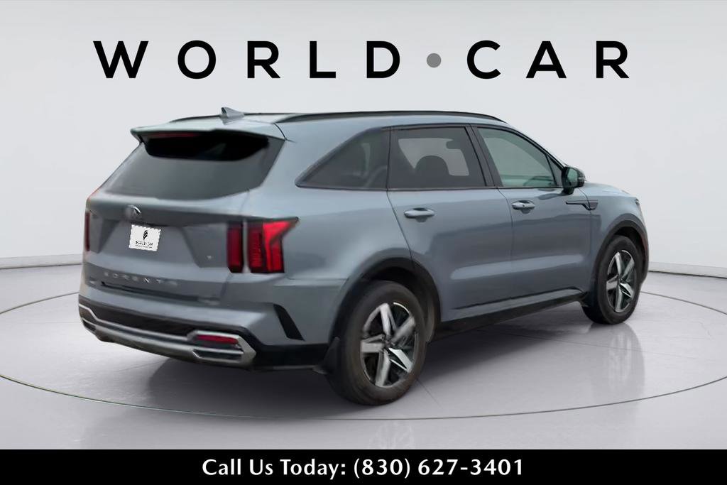 Used 2021 Kia Sorento S w/ Panoramic Sunroof Package image 3