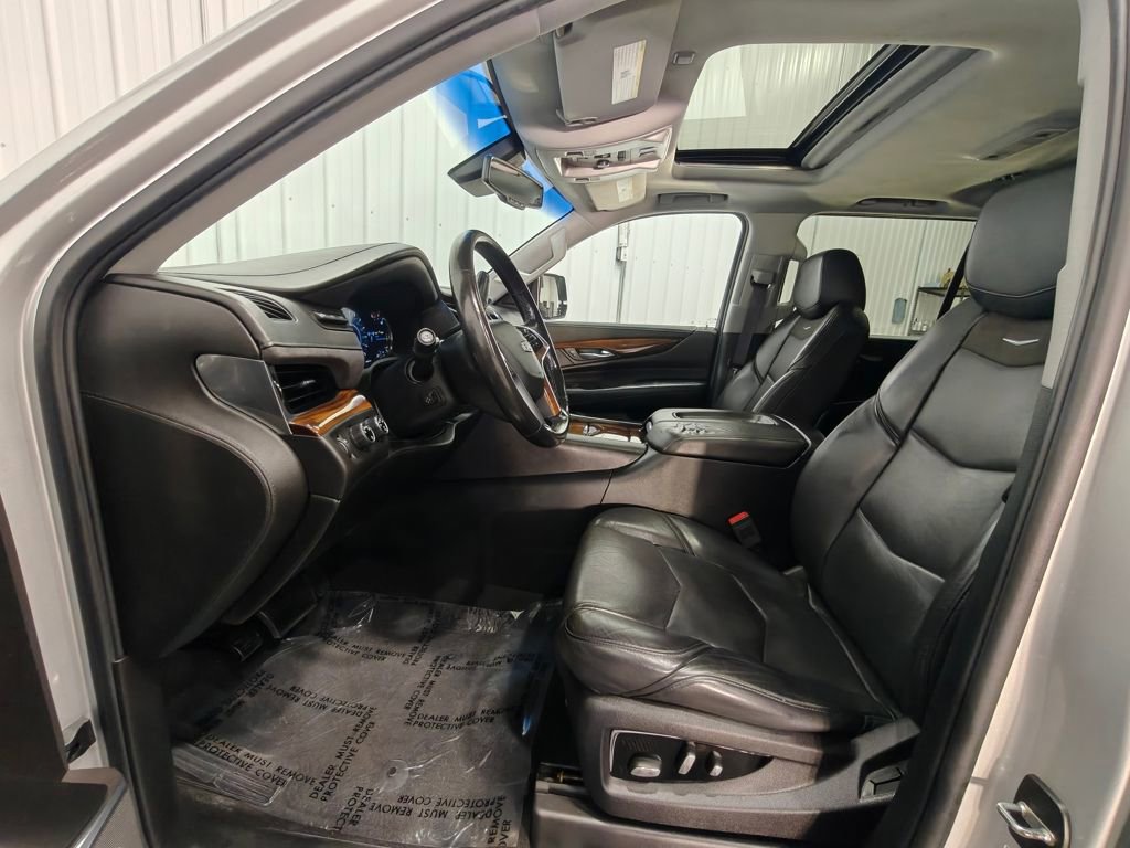 Used 2016 Cadillac Escalade ESV Luxury image 30