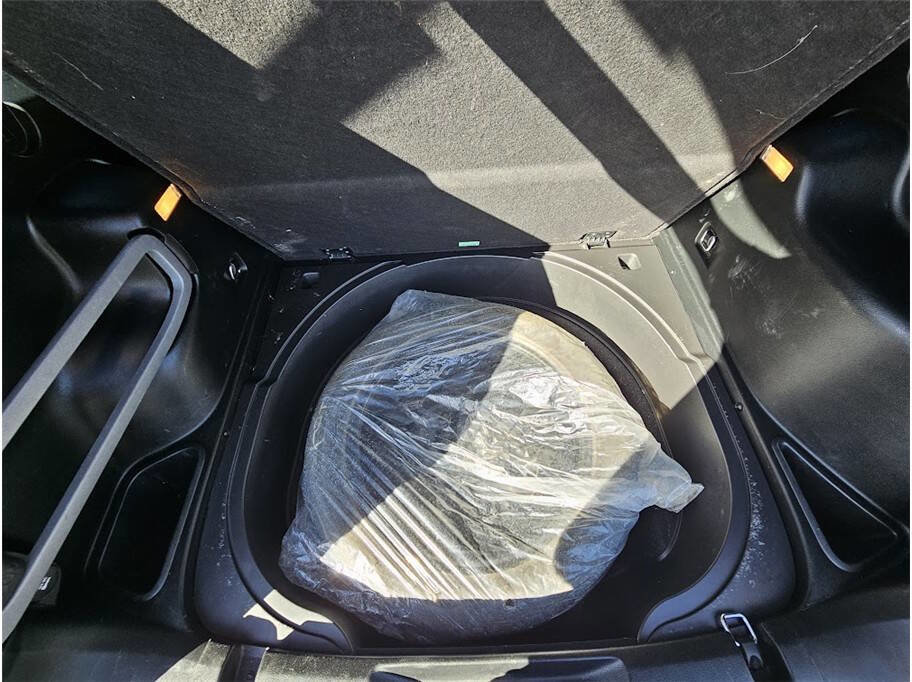 Used 2018 Jeep Cherokee Latitude w/ Altitude Package image 23