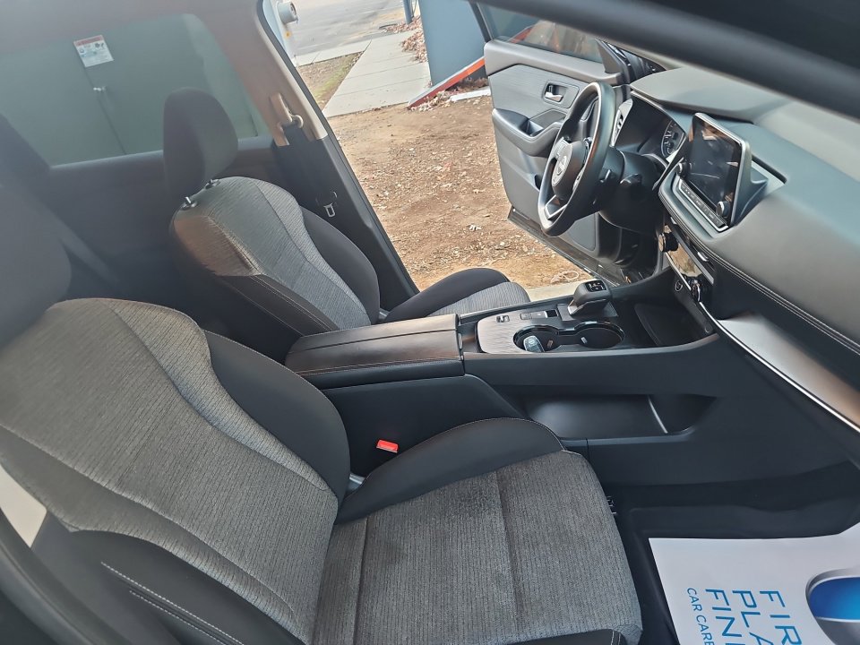 Used 2023 Nissan Rogue SV image 32