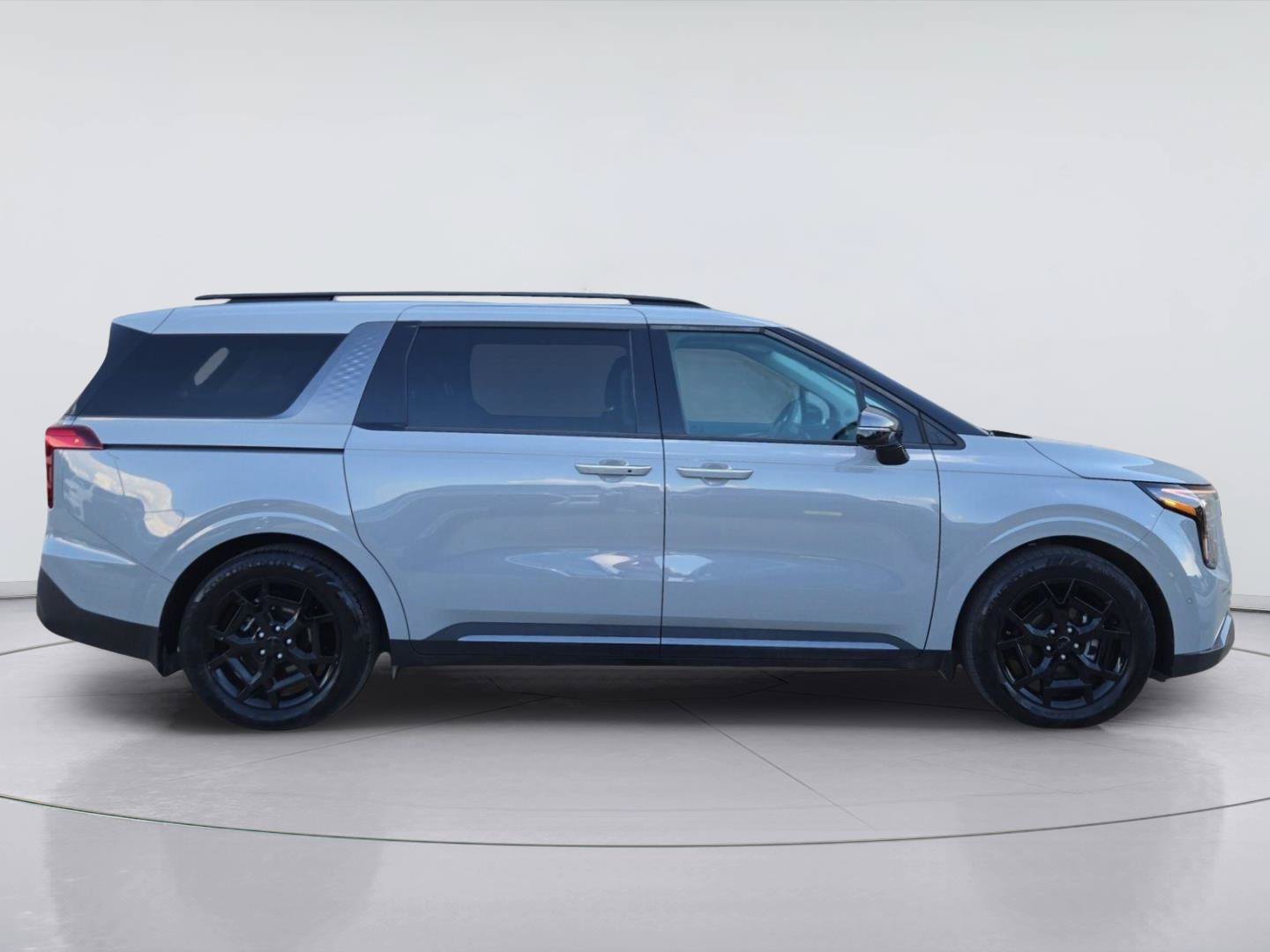 Used 2025 Kia Carnival SX w/ SX Dark Edition Package FWD image 6