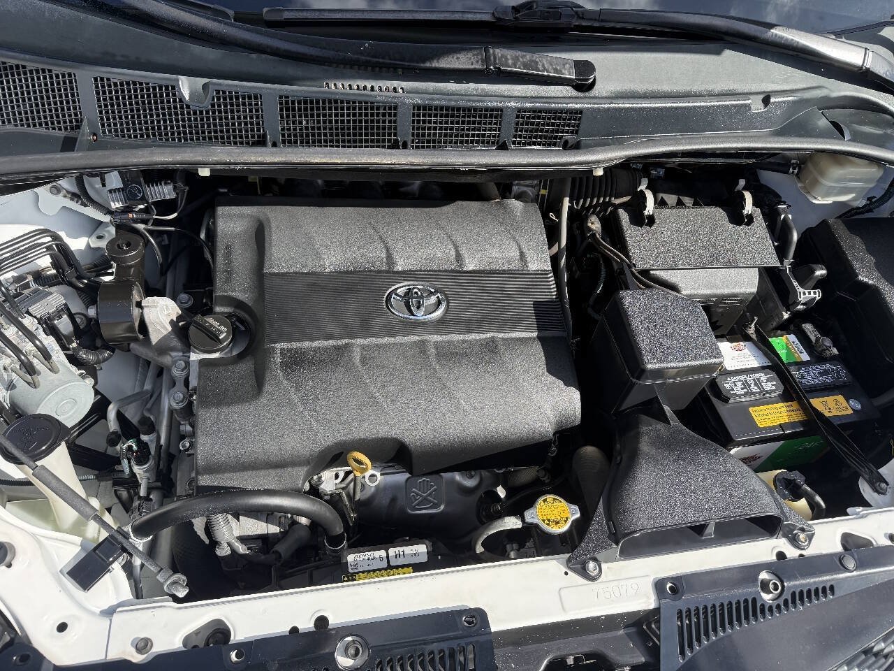 Used 2015 Toyota Sienna SE FWD image 19