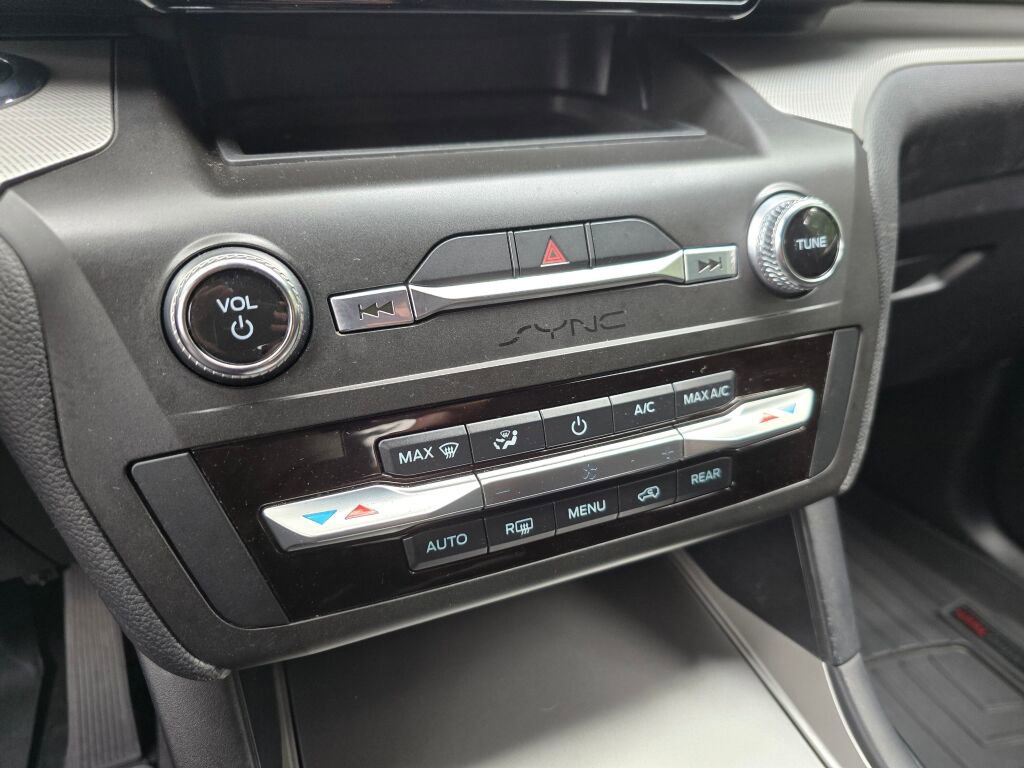 Used 2020 Ford Explorer XLT w/ Class III Trailer Tow Package image 34