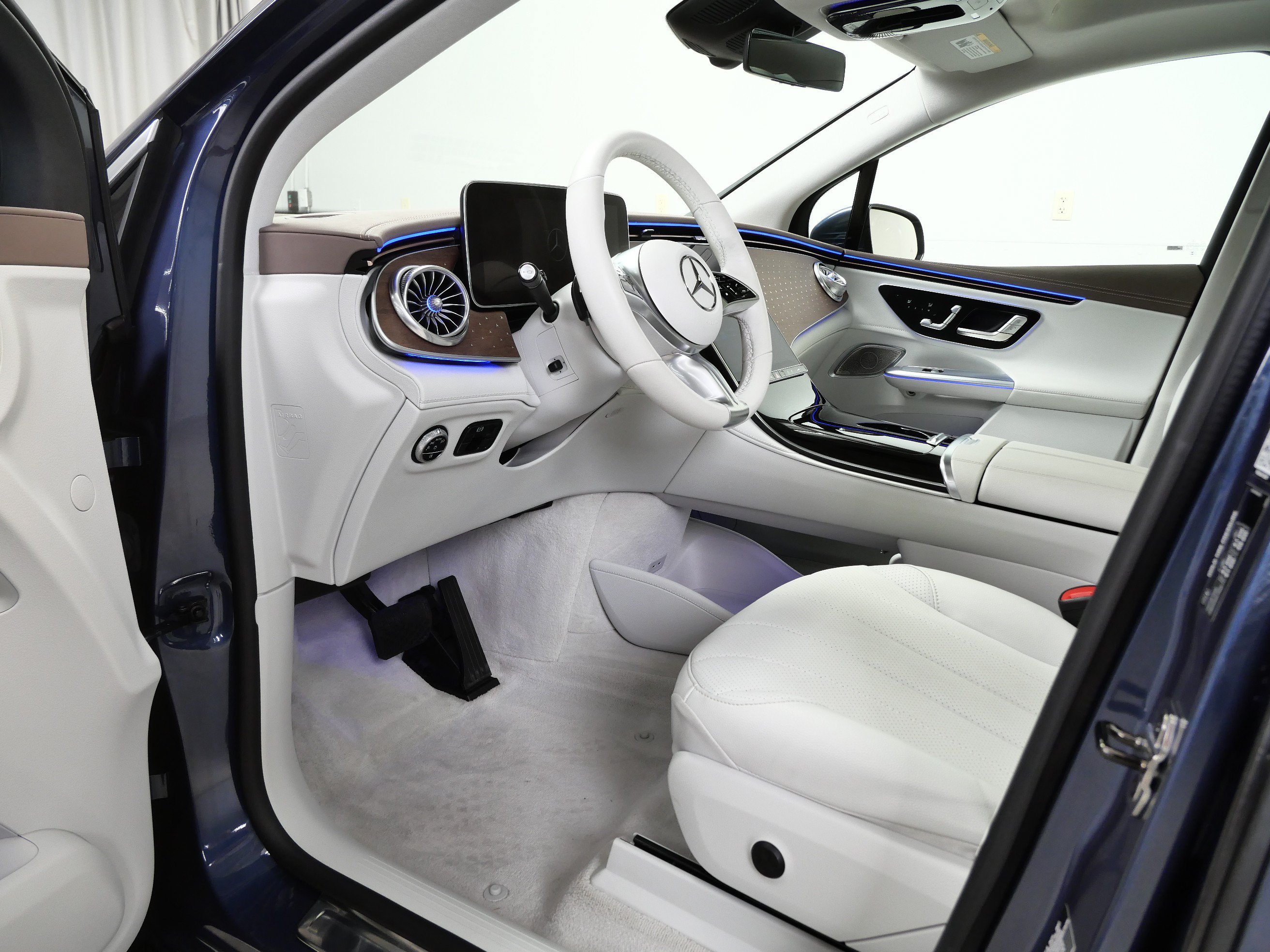Certified 2023 Mercedes-Benz EQE 350+ 4MATIC SUV w/ Exclusive Trim Package image 14