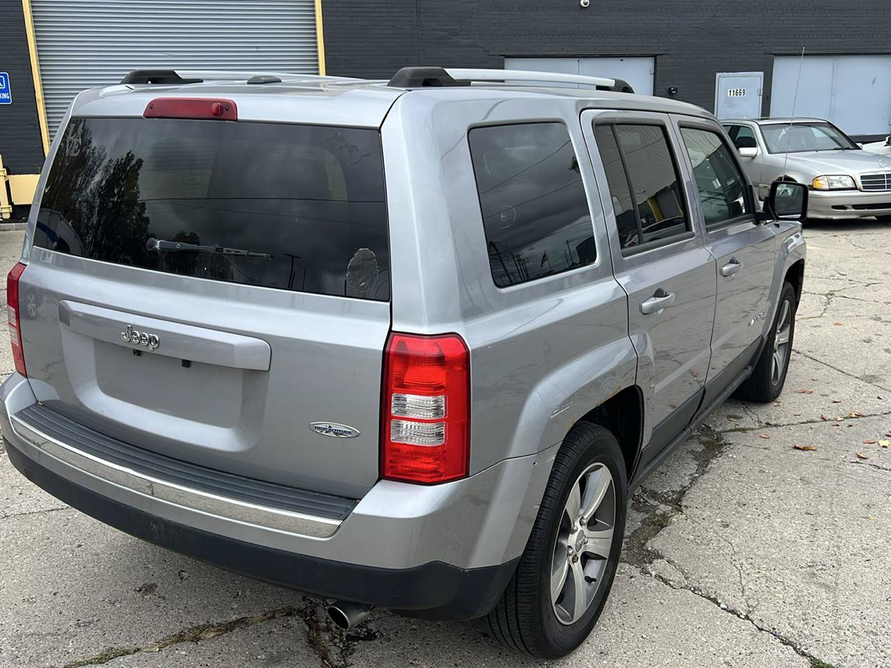 Used 2017 Jeep Patriot High Altitude FWD image 5