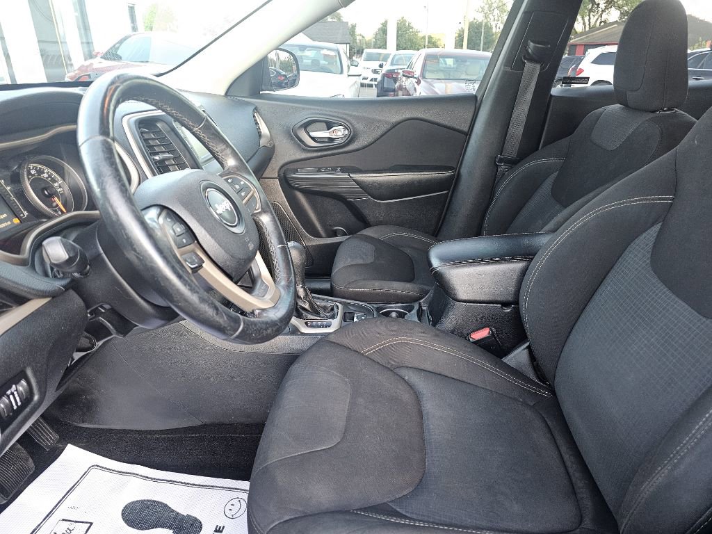 Used 2016 Jeep Cherokee Latitude w/ Safety/Convenience Group image 20