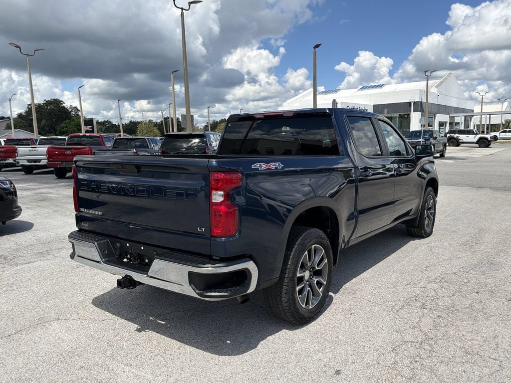 Used 2022 Chevrolet Silverado 1500 LT AWD/4WD image 4