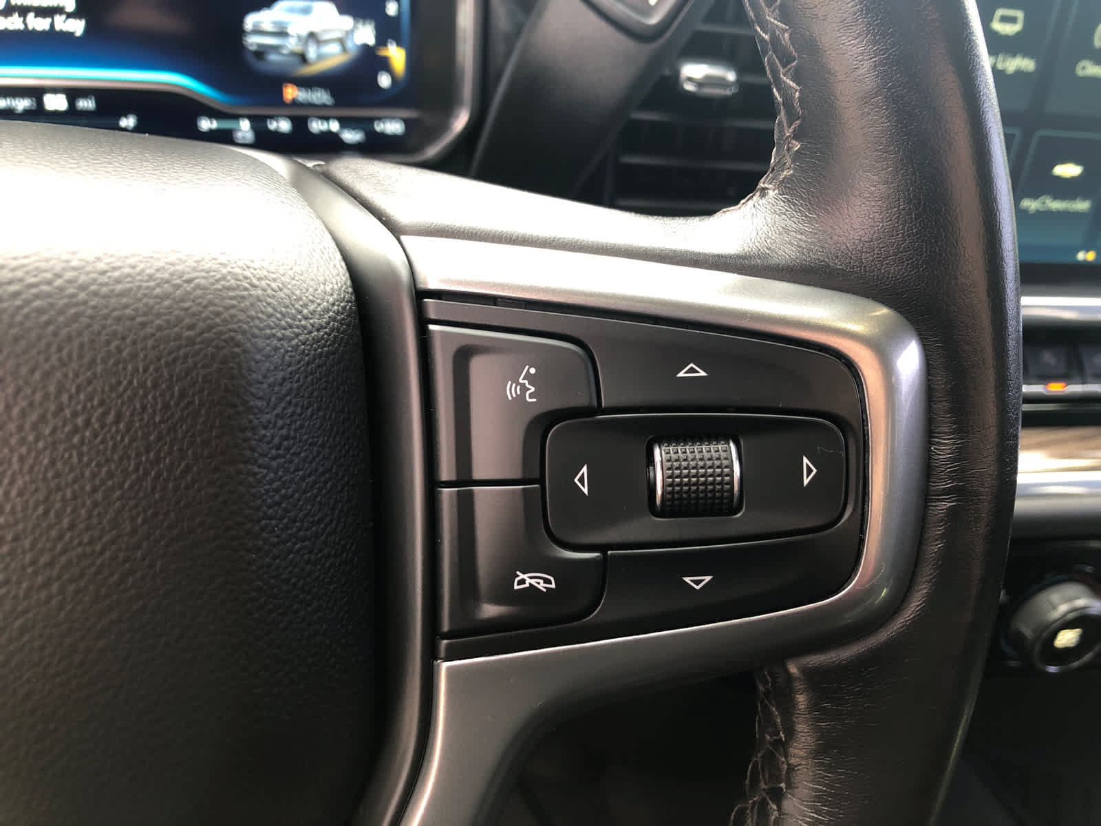 Used 2022 Chevrolet Silverado 1500 RST AWD/4WD image 9