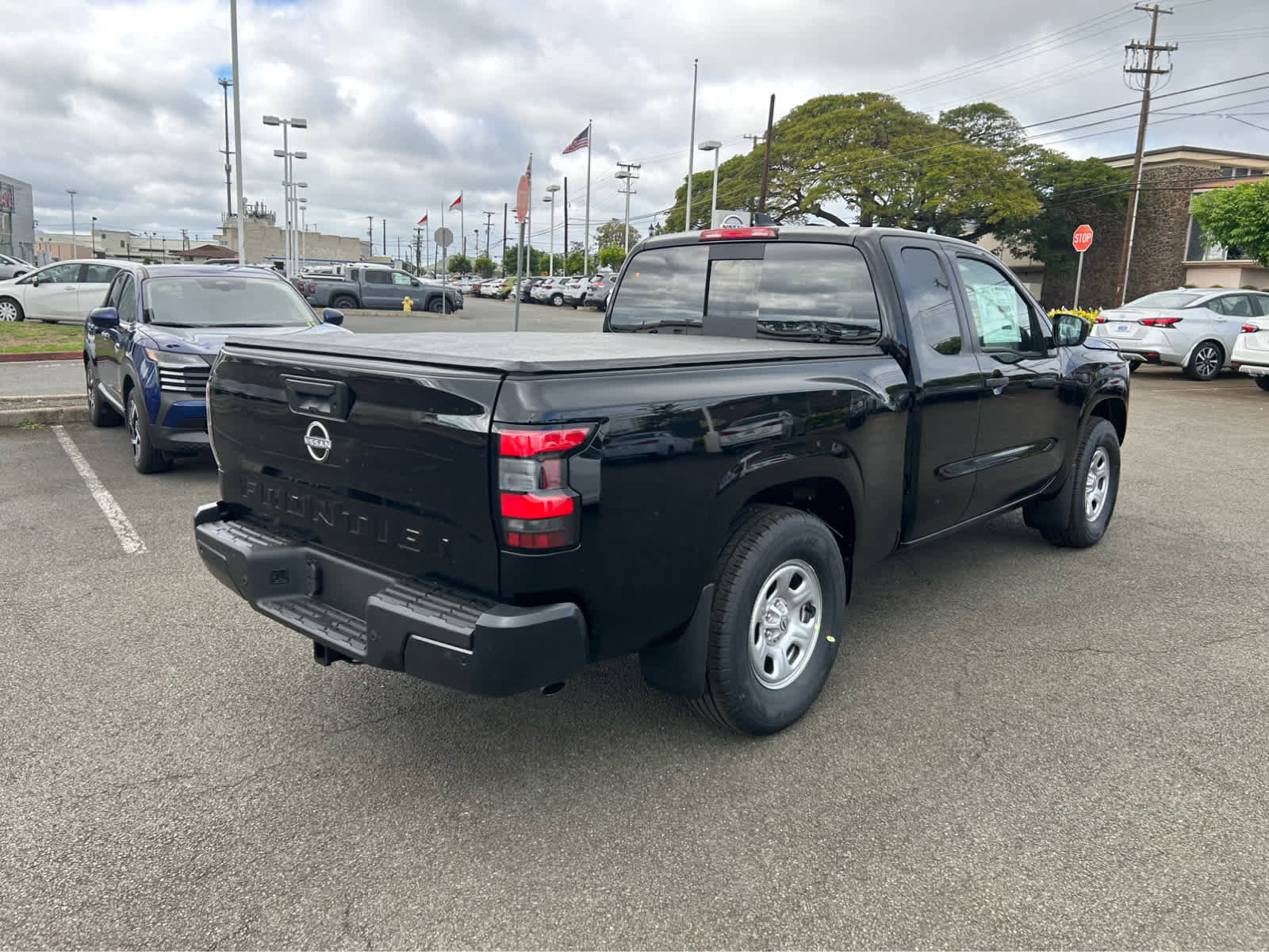 New 2026 Nissan Frontier S image 3