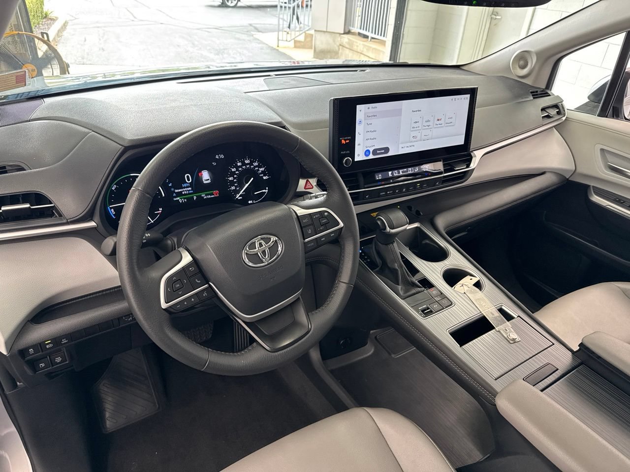 Certified 2025 Toyota Sienna XLE w/ XLE Plus Package AWD/4WD image 18